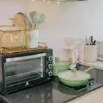 The Kris Cozy 2-Bedrooms Apartment