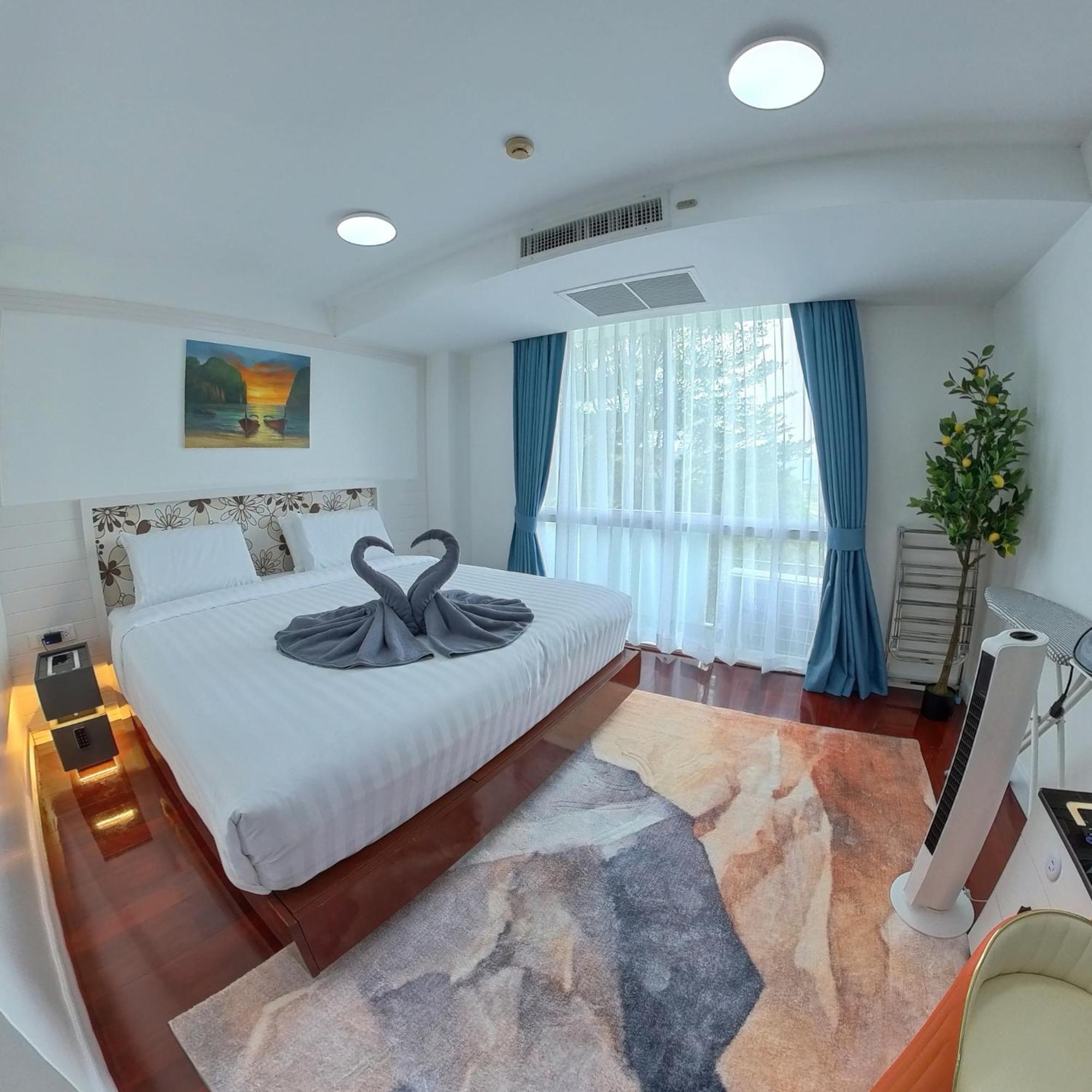 The Kris Cozy 2-bedrooms