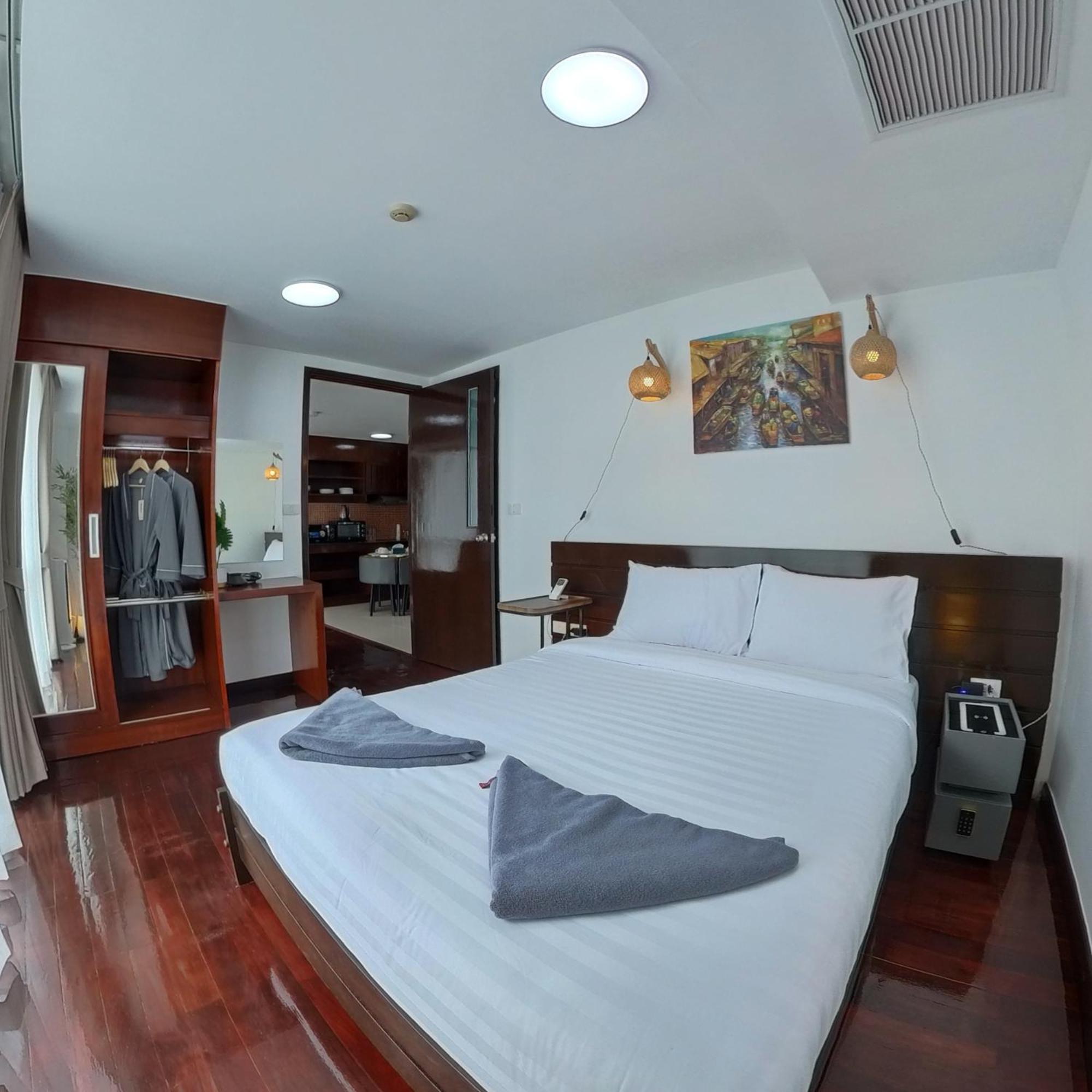 The Kris Cozy 2-bedrooms