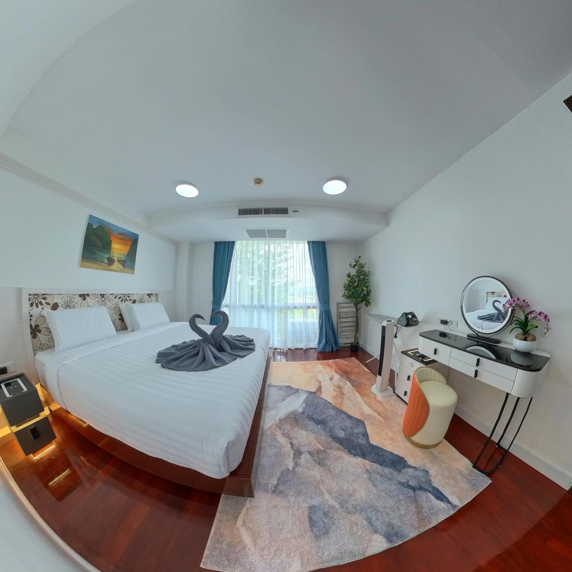 The Kris Cozy 2-bedrooms
